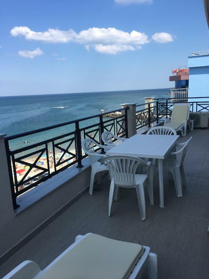Golden Sea View Apartment